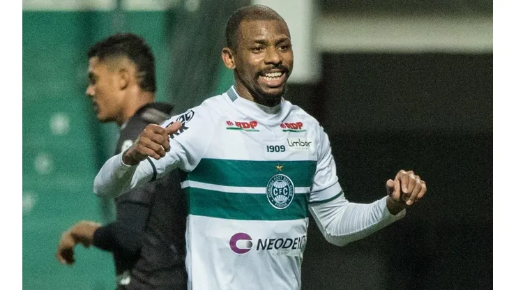 Foto: Robson Mafra/AGIF - Waguininho: não renovou contrato e se despediu do Coxa