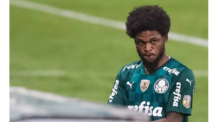 Foto: Marcello Zambrana/AGIF | Luiz Adriano pode ter seu contrato rescindido