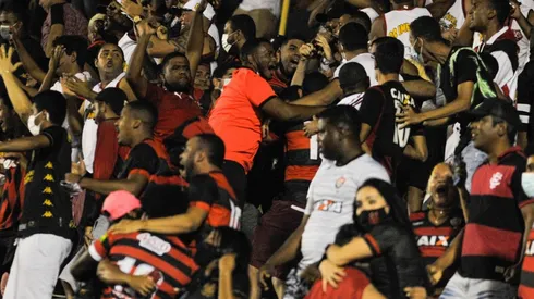 Jhony Pinho/AGIF – Torcida do Vitória no Barradão