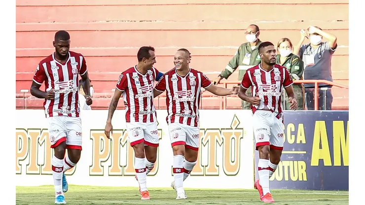 Foto: Paulo Paiva/AGIF | Dos 10 atacantes do Náutico apenas dois renovaram com o clube