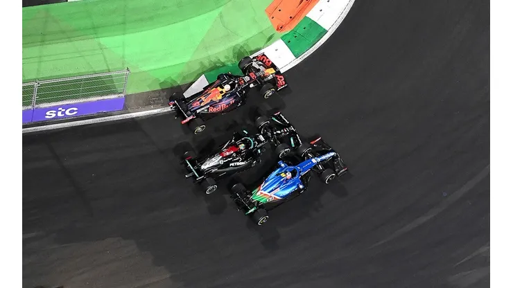Dan Mullan/Getty Images - Carros de Verstappen, Hamilton e Ocon no GP deste domingo