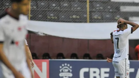 Foto: Jhony Pinho/AGIF/ Sem recursos financeiros e com uma longa punição da Fifa, Vitória terá de correr para reforçar o elenco até 17 de dezembro