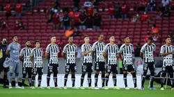 Foto: Pedro H. Tesch/AGIF/Veja como Carille pensa em escalar o Santos para o confronto contra o Flamengo, pelo Brasileirão.