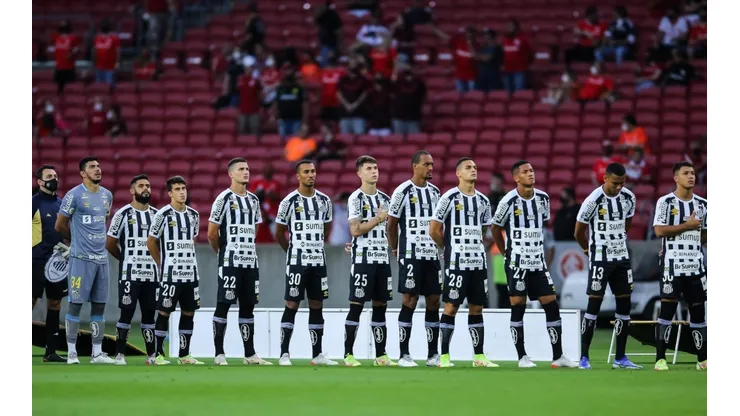 Foto: Pedro H. Tesch/AGIF/Veja como Carille pensa em escalar o Santos para o confronto contra o Flamengo, pelo Brasileirão.