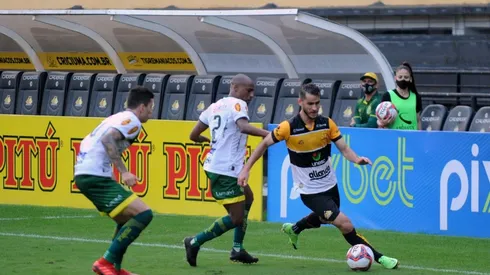 Foto: Caio Marcello/AGIF/ Criciúma renova contrato com meia para a temporada de 2022, quando disputará a Série B do Campeonato Brasileiro.
