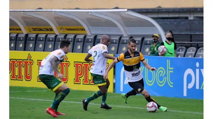 Foto: Caio Marcello/AGIF/ Criciúma renova contrato com meia para a temporada de 2022, quando disputará a Série B do Campeonato Brasileiro.