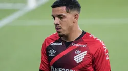 Foto: (Robson Mafra/AGIF) - David Terans é desfalque no Athletico Paranaense