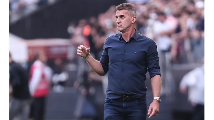 Foto: (Ettore Chiereguini/AGIF) - Vagner Mancini garante que o Grêmio não 'jogou a toalha'