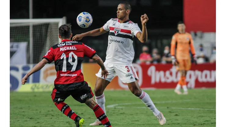 Bruno Alves tem contrato com o São Paulo até 2023 (Foto: Guilherme Drovas/AGIF)