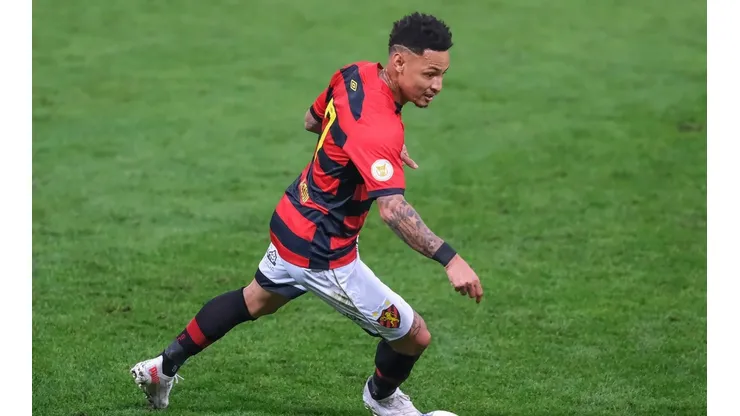 Foto: Marcello Zambrana/AGIF - Neilton se lesionou em julho e até agora não voltou ao Sport