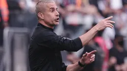 Foto: Ettore Chiereguini/AGIF - Sylvinho, treinador do Corinthians