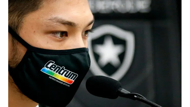 Foto: Vitor Silva/Botafogo - Oyama tem contrato em definitivo com Mirassol e Botafogo ainda não acertou permanência para 2022