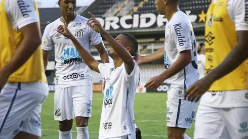 Foto: Pedro Ernesto Guerra Azevedo/Santos FC/Divulgação - Fora dos planos de Carille, atacante pode sair do Santos