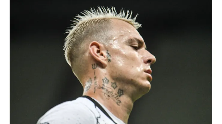 Foto: Kely Pereira/AGIF - Róger Guedes explicou que quer ser campeão com camisa do Corinthians antes de pensar em ir para outro clube