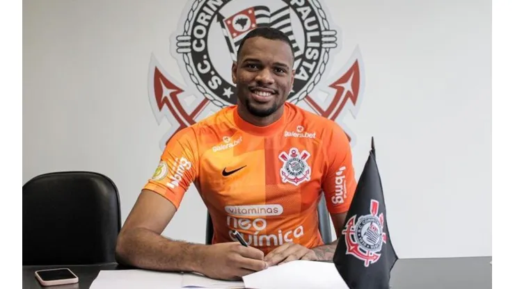 Foto: Rodrigo Coca / Ag.Corinthians - Carlos Miguel assinou contrato com o Corinthians até 2023