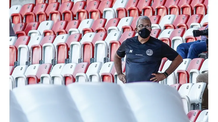 Foto: Paulo Paiva/AGIF | Hélio dos Anjos tem contrato com o Náutico até o final de 2022, mas futuro ainda é incerto