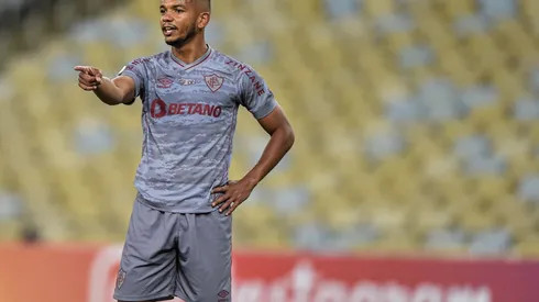 Foto: Thiago Ribeiro/AGIF | David Braz está suspenso pelo 3º cartão amarelo