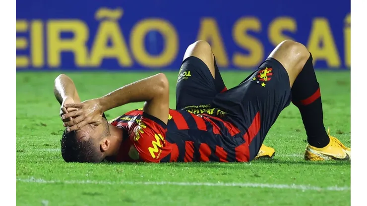Sport é um dos times rebaixados em 2021 (Foto: Marcello Zambrana/AGIF)