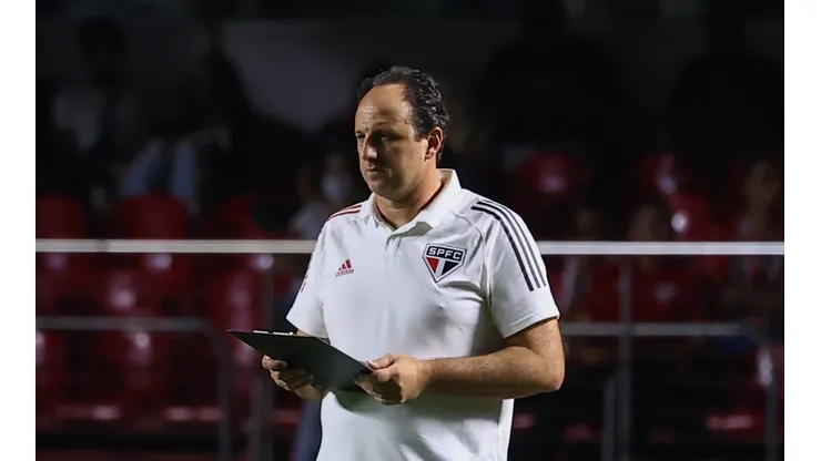 Foto: Marcello Zambrana/AGIF | Rogério Ceni dá "ok" para chegada de camisa 10