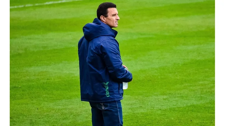 Foto: R.Pierre/AGIF/ Júnior Rocha é apresentado no Figueirense: "Vamos brigar por todas as competições".