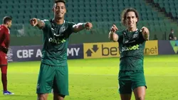 Foto: Rosiron Rodrigues – Goiás E.C - Alef Manga (à esq.) foi um dos destaques do Goiás na Série B com 10 gols e 4 assistências