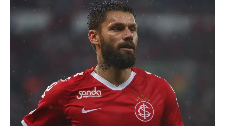 (Photo by Lucas Uebel/Getty Images) - Sóbis relembrou o lance em empate do Corinthians com o Internacional.