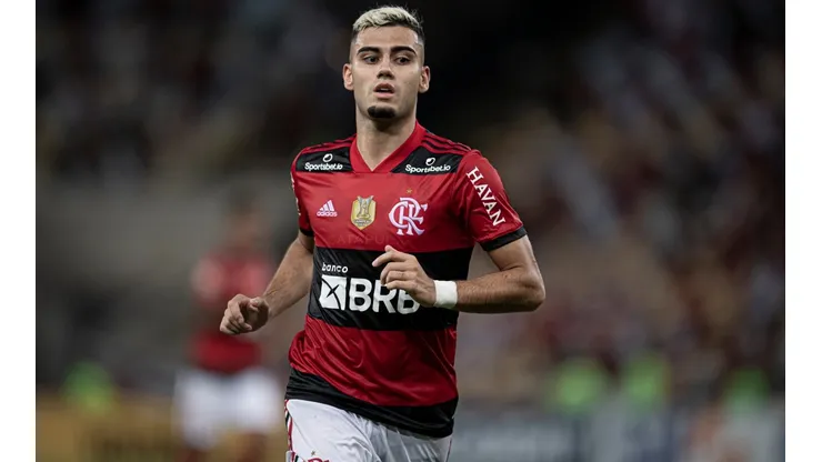Foto: Jorge Rodrigues/AGIF | Andreas Pereira recebe apoio da Raça em chegada ao CT