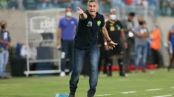 Jorginho sob o comando do Cuiabá (Foto: GIl Gomes/AGIF)