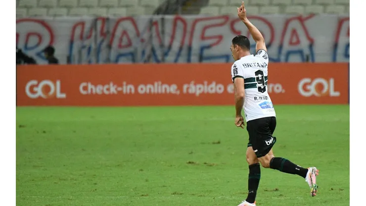 Ricardo Oliveira perdoou a dívida que a Portuguesa tinha com o jogador (Foto: Kely Pereira/AGIF)