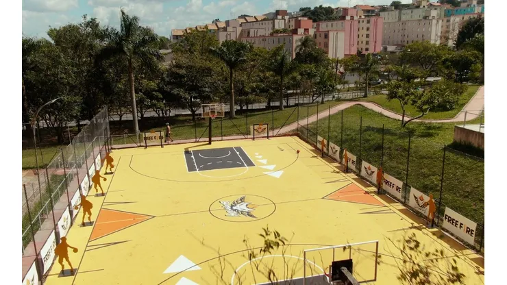 Free Fire reforma quadra de basquete em São Paulo para celebrar Dia do Booyah