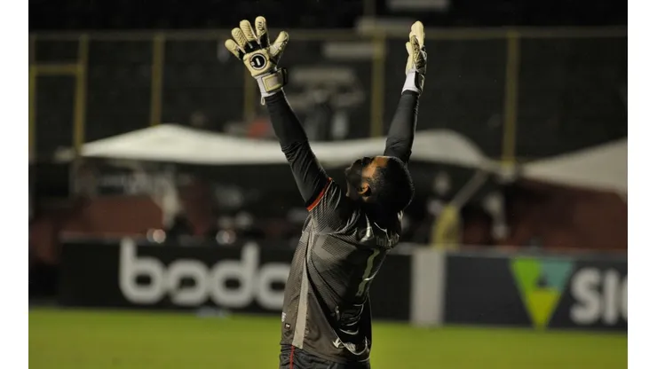 Jhony Pinho/AGIF - GOleiro Lucas tem contrato até dezembro de 2024