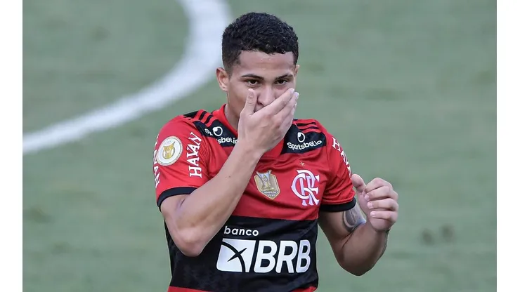 Foto: Thiago Ribeiro/AGIF - João Gomes é atualmente reserva no Flamengo