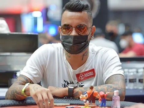 Dentinho joga Brasileirão de poker pela primeira vez e revela: “aprendi quando jogava no Corinthians com o Ronaldo”