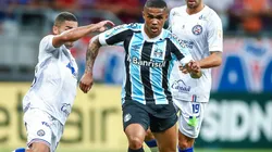 Foto: Lucas Uebel/Grêmio/Divulgação - Douglas Costa: envolvido em especulações para deixar o Grêmio