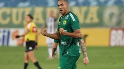 Jenison está há 13 jogos sem marcar pelo Cuiabá (Foto: AssCom Dourado)