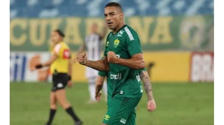 Jenison está há 13 jogos sem marcar pelo Cuiabá (Foto: AssCom Dourado)