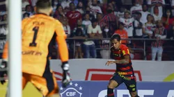 Foto: Marcello Zambrana/AGIF/ Rogério Ceni fala sobre Tiago Volpi no gol do São Paulo.