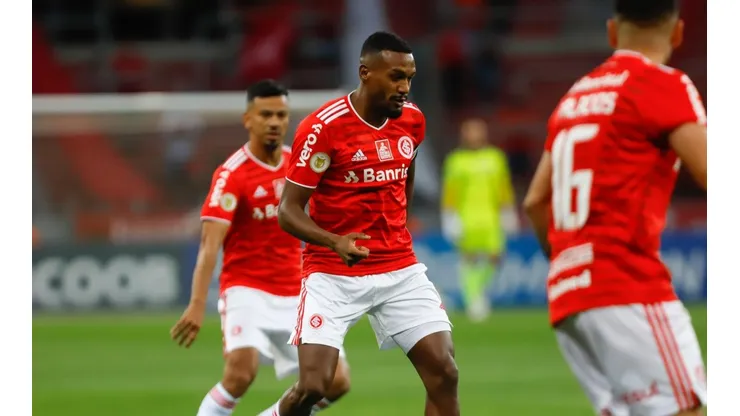 Foto: Maxi Franzoi/AGIF/ Internacional ainda não venceu rivais paulistas neste Campeonato Brasileiro e tenta quebrar "fase ruim" contra o Santos
