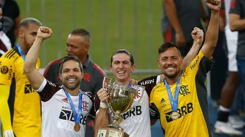 Foto: Wagner Meier/Getty Images | Diego Ribas, Filipe Luís e Diego formam a Geração 85 do Flamengo