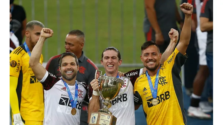 Foto: Wagner Meier/Getty Images | Diego Ribas, Filipe Luís e Diego formam a Geração 85 do Flamengo