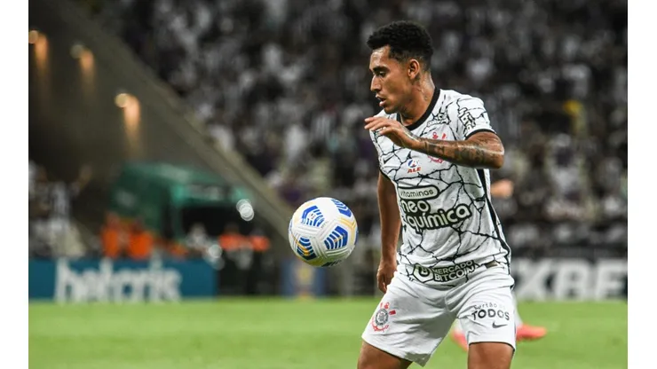 Foto: Kely Pereira/AGIF - Du Queiroz foi eleito o Craque do Jogo na partida contra o Athletico
