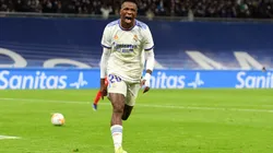 Foto: Denis Doyle/Getty Images | Vinícius Júnior é ovacionado pela torcida do Real Madrid em chegada ao treino