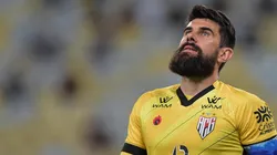 Fernando Miguel, goleiro do Atlético-GO (Foto: Thiago Ribeiro/AGIF)