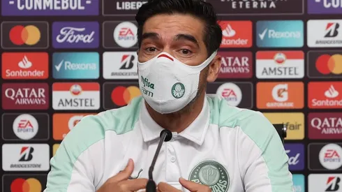 O técnico Abel Ferreira, da SE Palmeiras, durante coletiva de imprensa, no Estádio Centenário, em Montevidéu. (Foto: Cesar Greco)