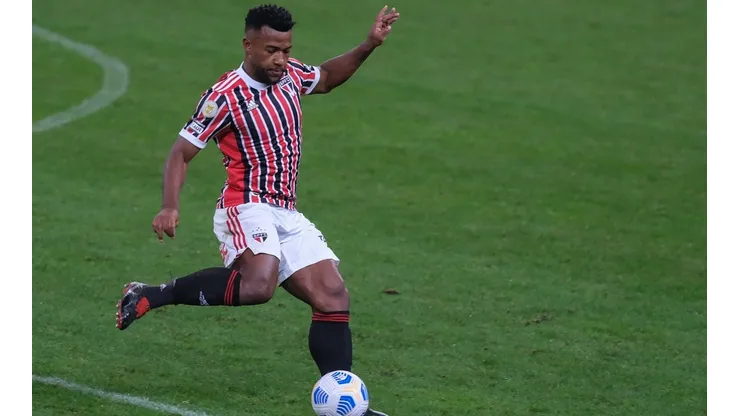 Luan, do São Paulo, já interessou ao Porto neste ano (Foto: Marcello Zambrana/AGIF)