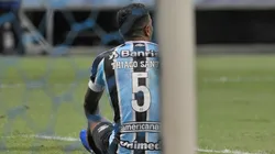 Thiago Santos lamenta derrota ao final da partida contra o Bahia no estádio Arena Fonte Nova (Foto: Jhony Pinho/AGIF)