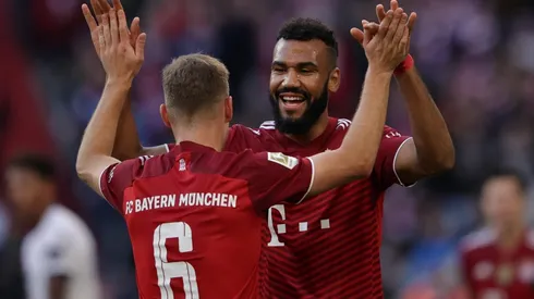 Adam Pretty/Getty Images - Eric Choupo-Moting e Joshua Kimmich, jogadores do Bayern.