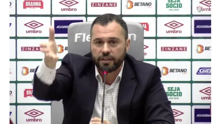 Foto: Reprodução Fluminense TV/YouTube | Bittencourt é avisado sobre 1ª saída do Fluminense para 2022
