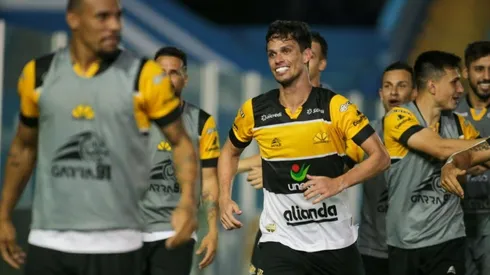 Foto: Fernando Torres/AGIF: Jogadores do Criciúma comemorando gol na Série C do Brasileirão.