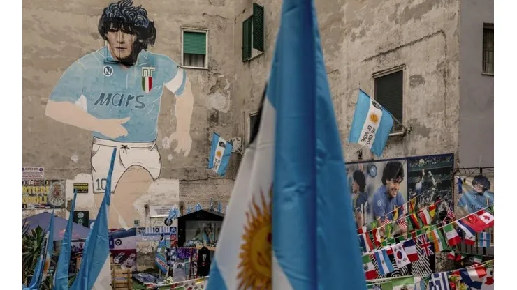 Foto: getty Images - Mural em homenagem a Maradona, em Napoles.